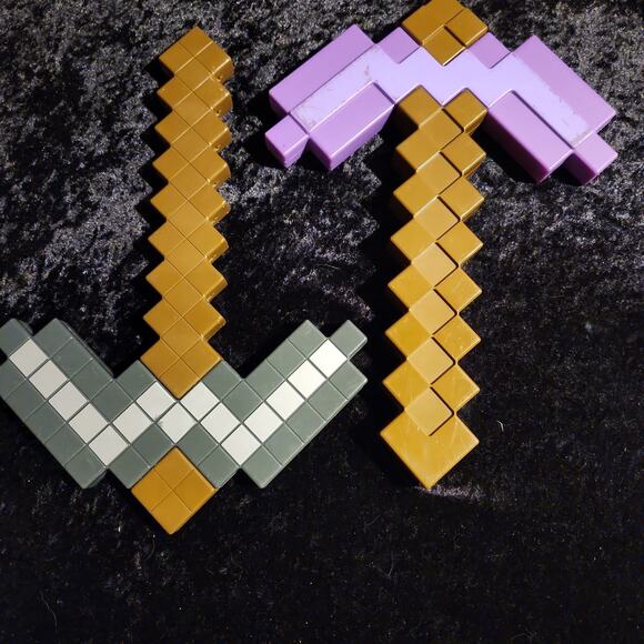 Mindcraft Pickaxe - Picture 2 of 5